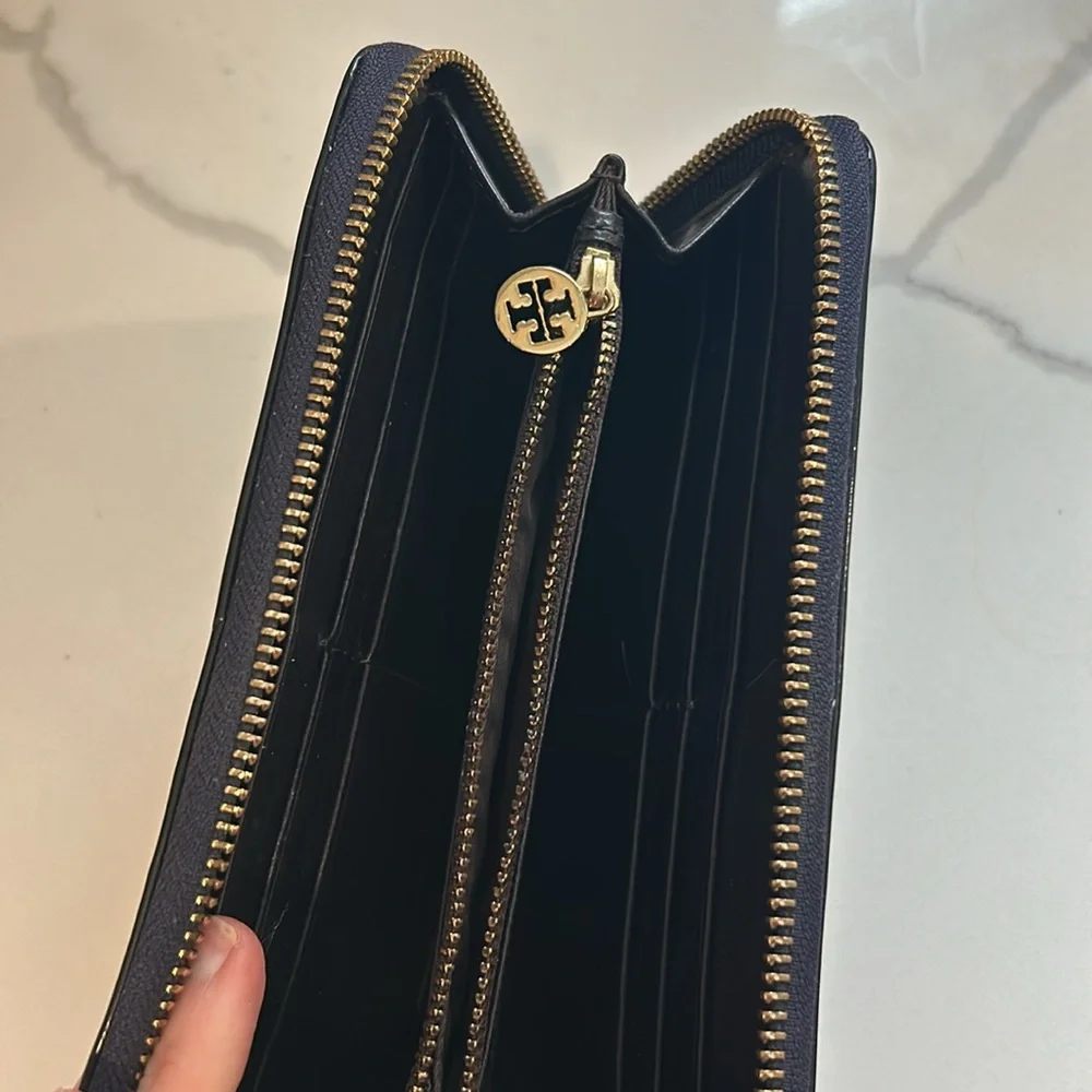 Tory Burch Patent Leather Continental Purple Wallet - Picture 7 of 11
